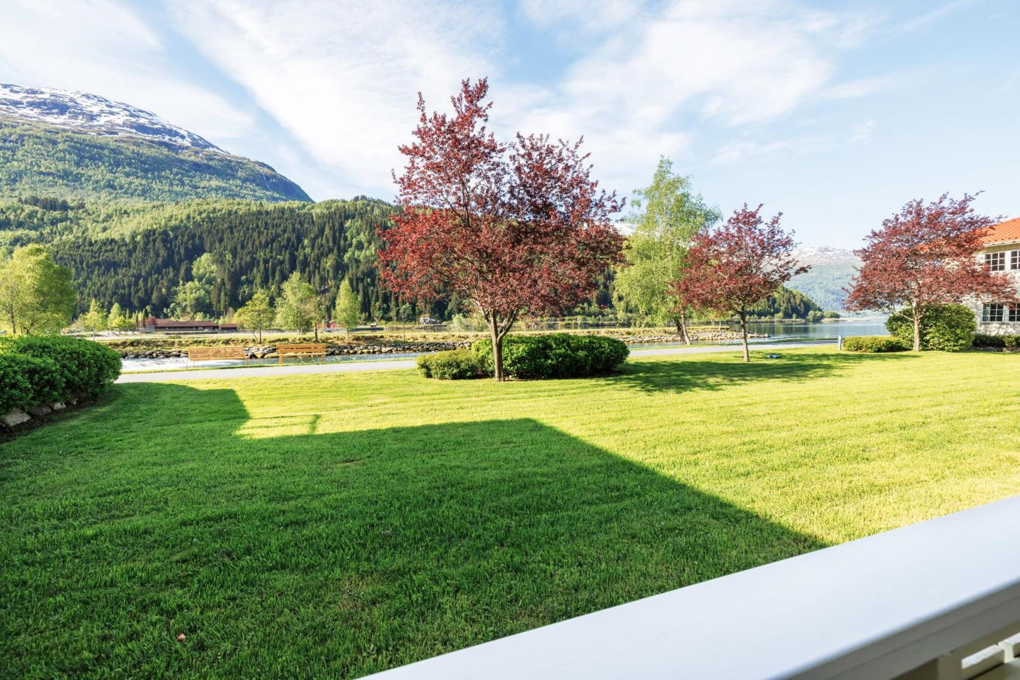 Hotel Loenfjord Loen Εξωτερικό φωτογραφία